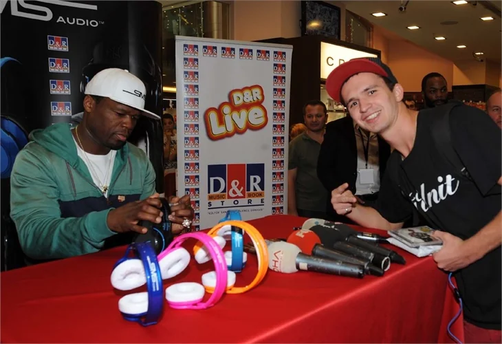 50 Cent'in imza gününe hayranları akın etti!