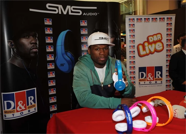 50 Cent'in imza gününe hayranları akın etti!