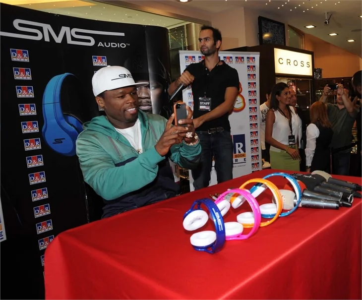 50 Cent'in imza gününe hayranları akın etti!