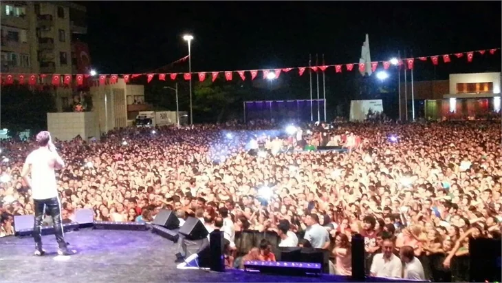 Murat Boz konserinde olay çıktı!