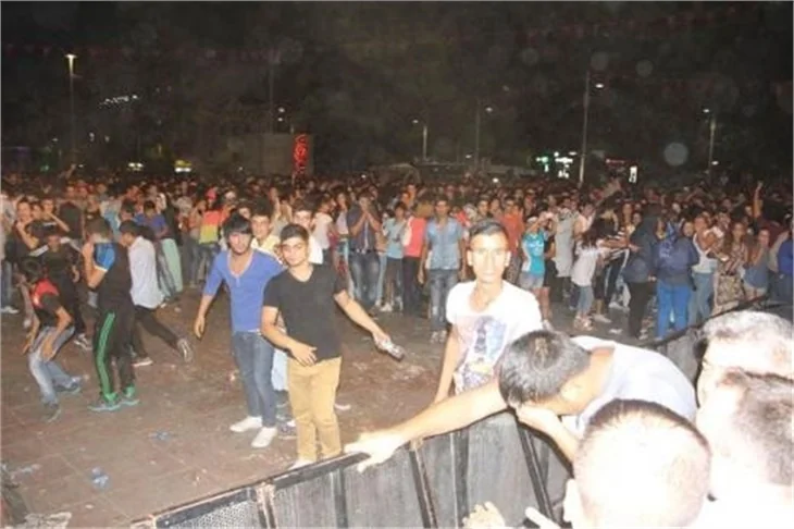 Murat Boz konserinde olay çıktı!