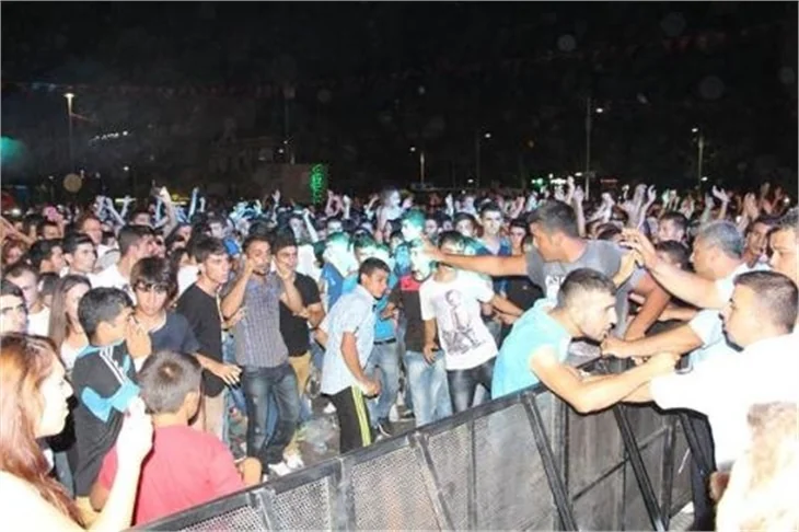 Murat Boz konserinde olay çıktı!