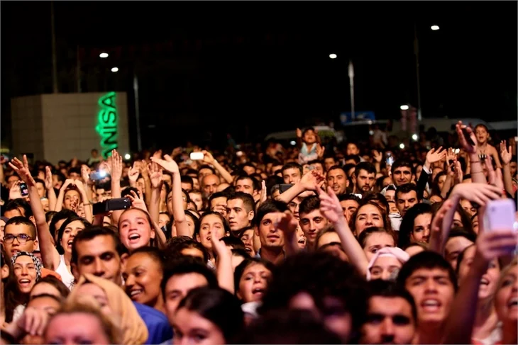 Murat Boz konserinde olay çıktı!
