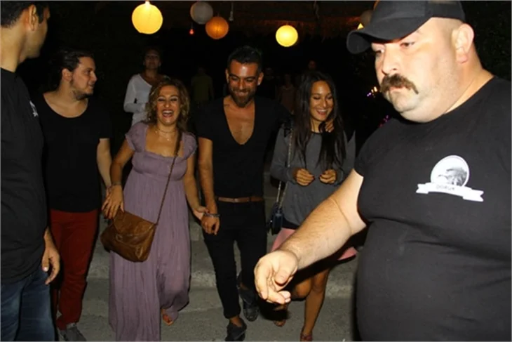 Vasfiye Teyze yeni yaşını muhteşem partiyle kutladı!