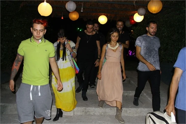 Vasfiye Teyze yeni yaşını muhteşem partiyle kutladı!