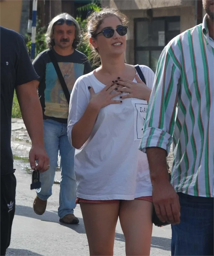 Hazal Kaya-Aslı Tandoğan rekabeti!