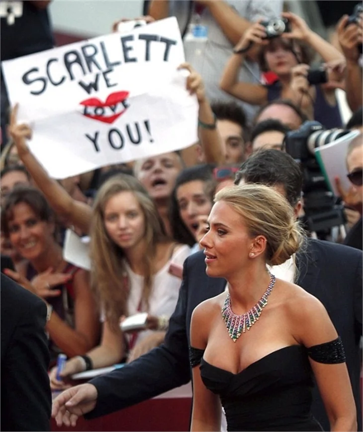 Scarlett Johansson büyüledi