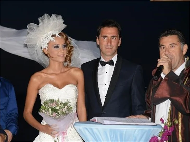 Bekir Aksoy dünya evine girdi!