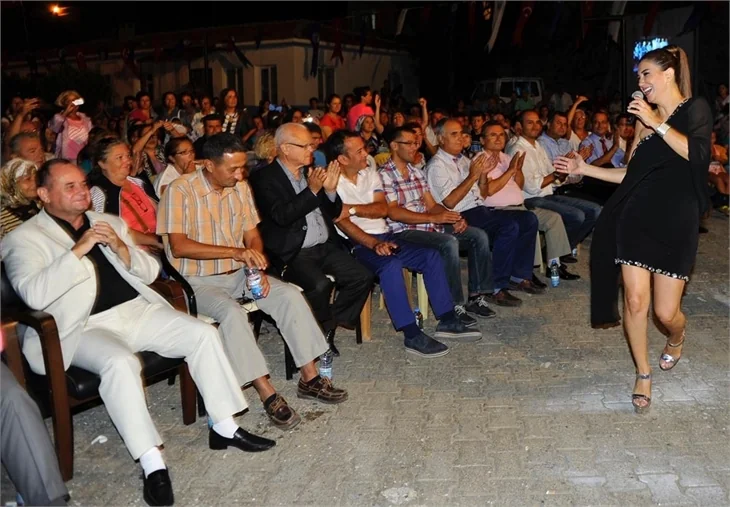 Festivalde Nadide Sultan'ı şaşırtan hediye!