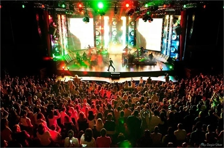 Tarkan konserinde tuvalet krizi!