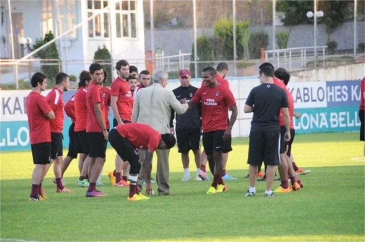 Trabzonspor yönetiminden antrenmanda takıma destek!
