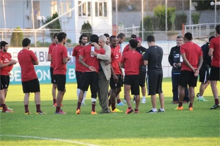 Trabzonspor yönetiminden antrenmanda takıma destek!