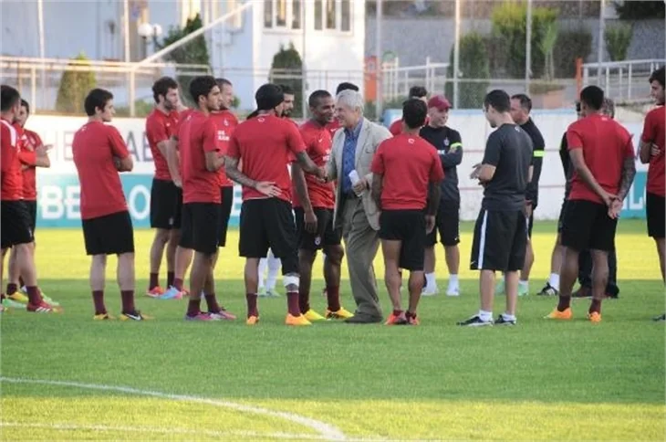 Trabzonspor yönetiminden antrenmanda takıma destek!