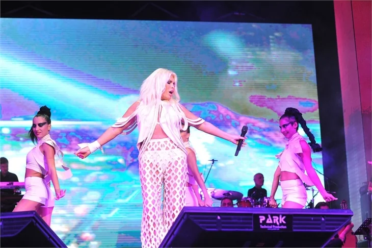 Ajda Pekkan'dan playback'li konser!
