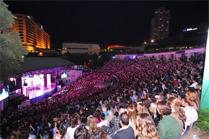 Ajda Pekkan'dan playback'li konser!