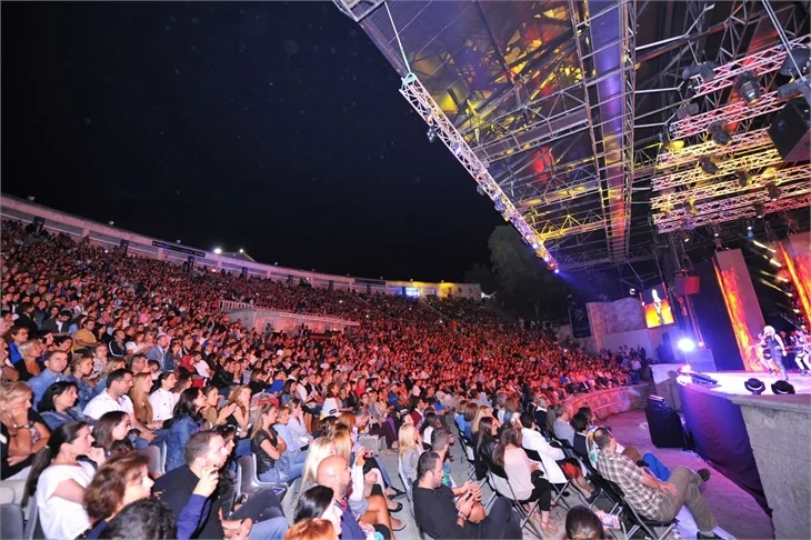 Ajda Pekkan'dan playback'li konser!
