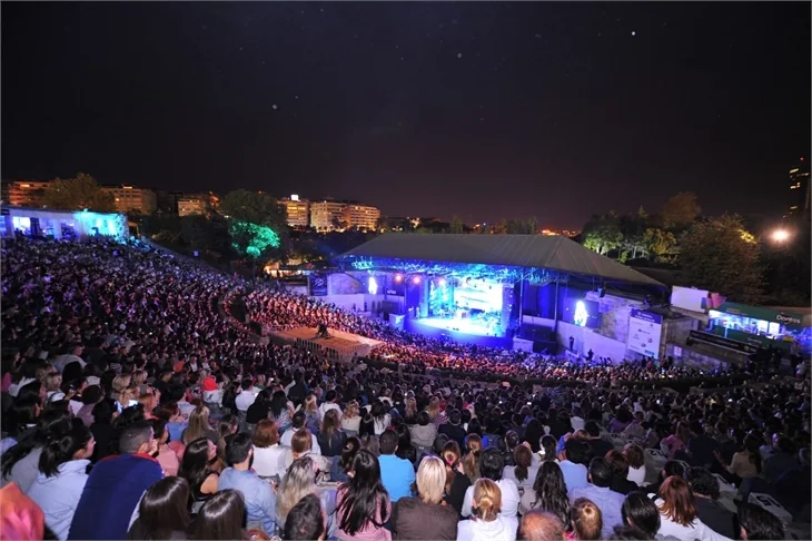 Ajda Pekkan'dan playback'li konser!