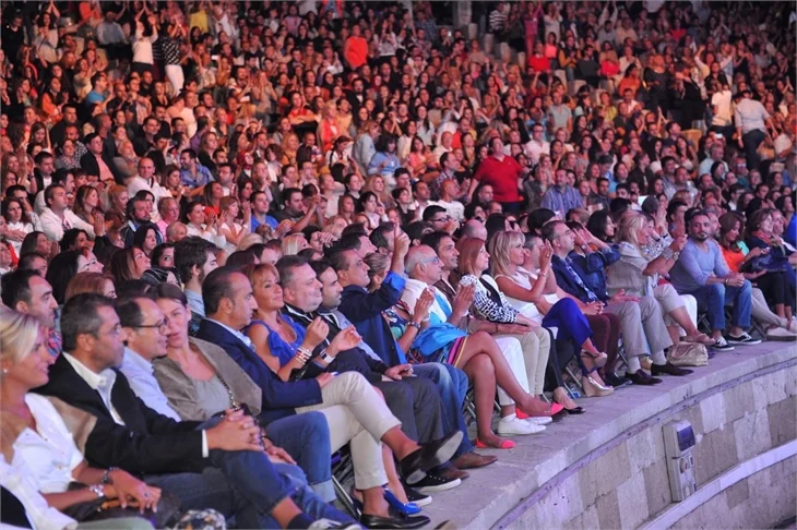 Ajda Pekkan'dan playback'li konser!