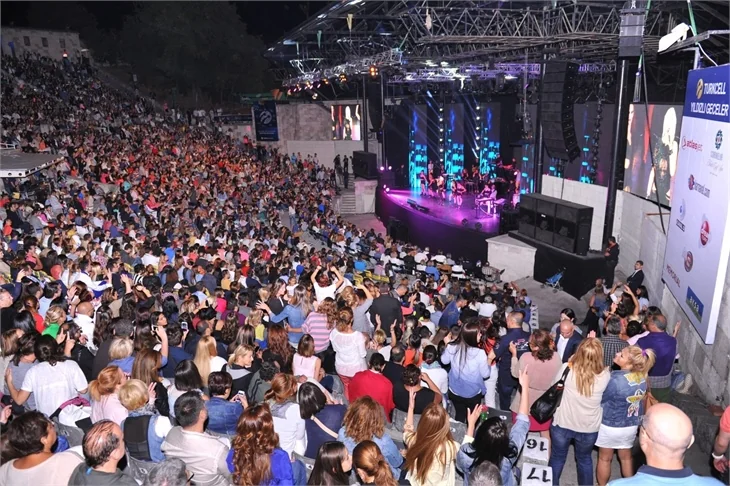 Ajda Pekkan'dan playback'li konser!