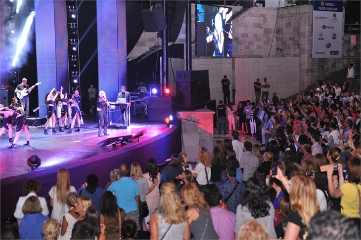Ajda Pekkan'dan playback'li konser!