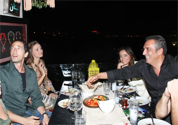 Oscarlı 'Piyanist'ten oryantal şov!