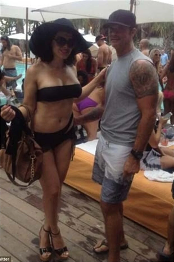 Shawna Craig'den pilajda mayo defilesi!