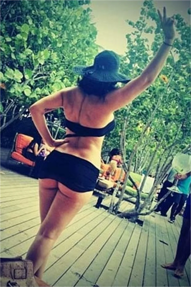 Shawna Craig'den pilajda mayo defilesi!
