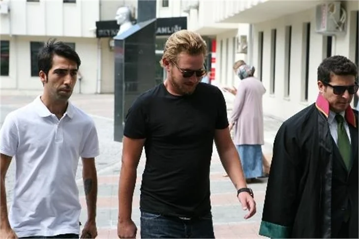 Meltem Cumbul eşinden boşandı, arka kapıdan kaçtı!