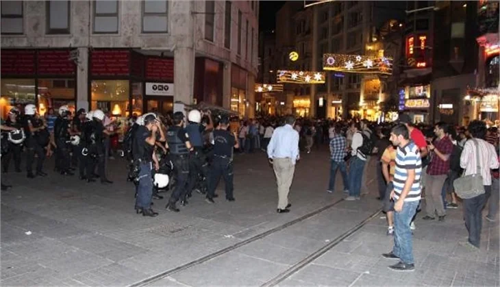 İstiklal Caddesi'nde polis müdahalesi!