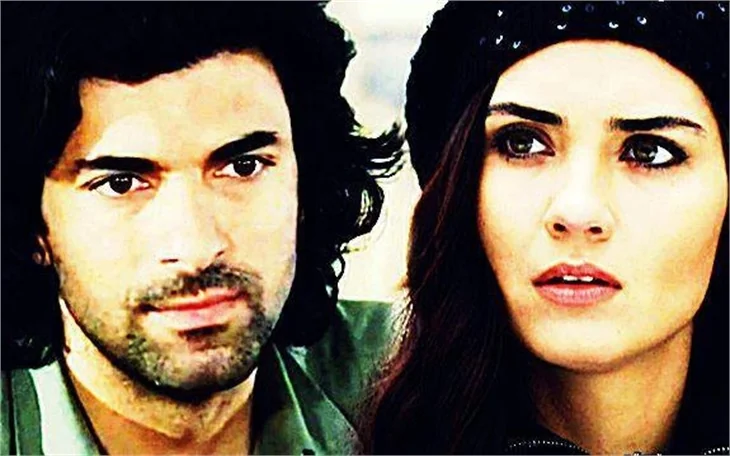 "Kara Para Yalan Aşk" dizisinde  Tuba Büyüküstün ve Engin Akyürek mi rol alacak?