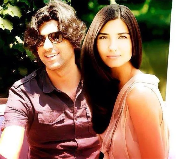 "Kara Para Yalan Aşk" dizisinde  Tuba Büyüküstün ve Engin Akyürek mi rol alacak?