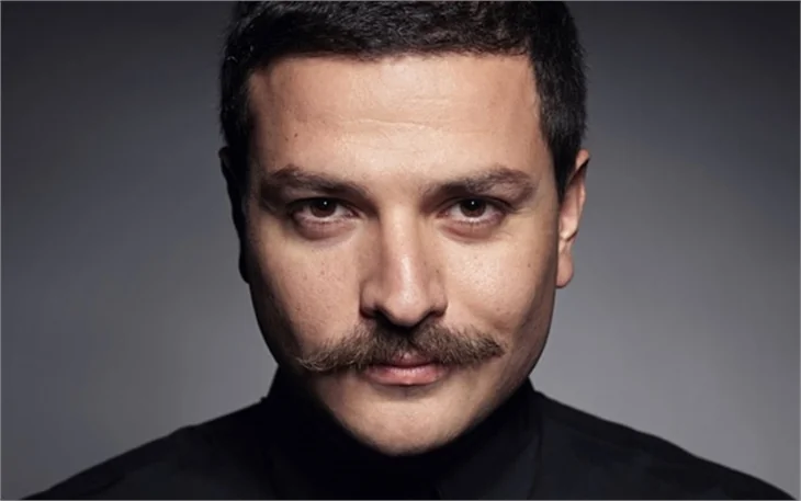 Mehmet Turgut sokak ortasında öpüştü!
