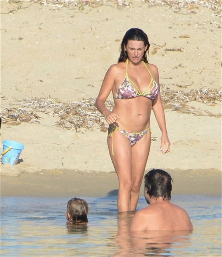 Penelope Cruz tatilde sereserpe!