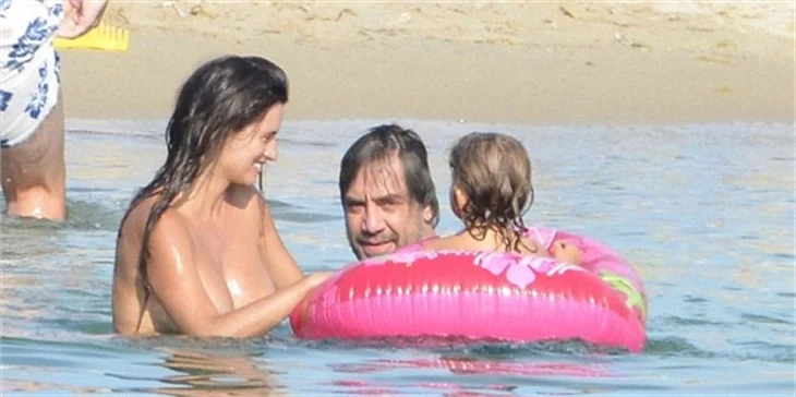 Penelope Cruz tatilde sereserpe!
