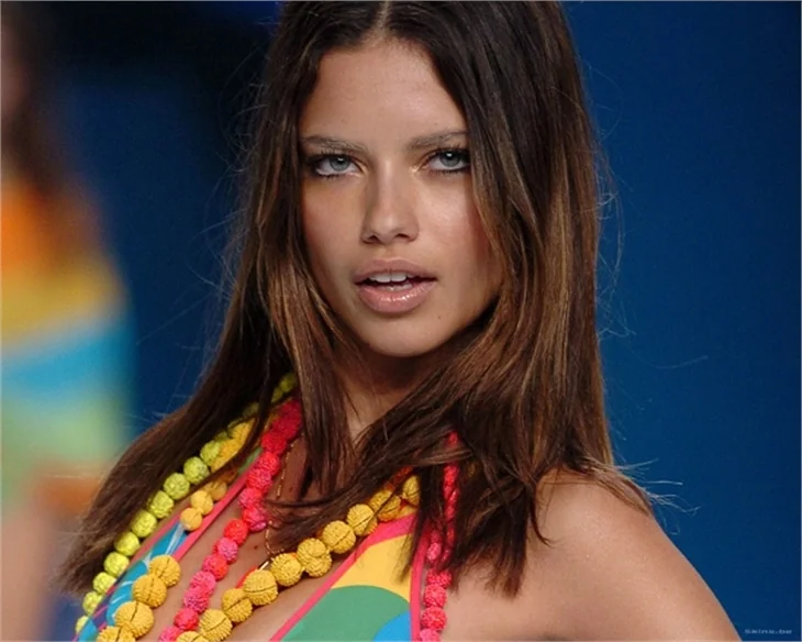 Bekaret sorusu Adriana Lima'yı şoka soktu!