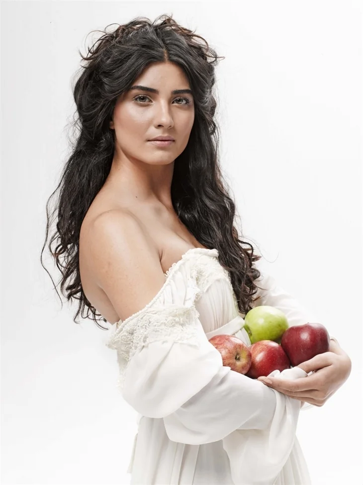 Tuba Büyüküstün'le Engin Akyürek aynı projede mi yer alacak?