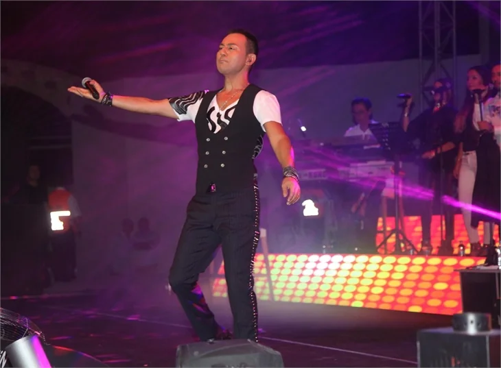 Alaçatı'da Serdar Ortaç rüzgarı!