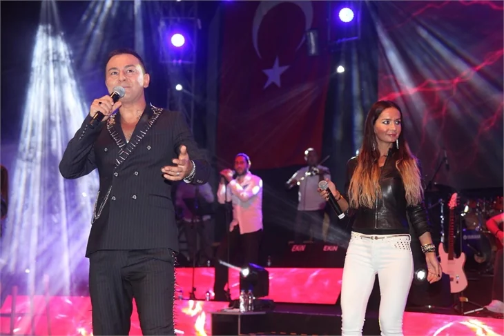 Alaçatı'da Serdar Ortaç rüzgarı!