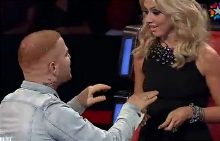 Athena Gökhan'dan Hadise'ye ilan-ı aşk!