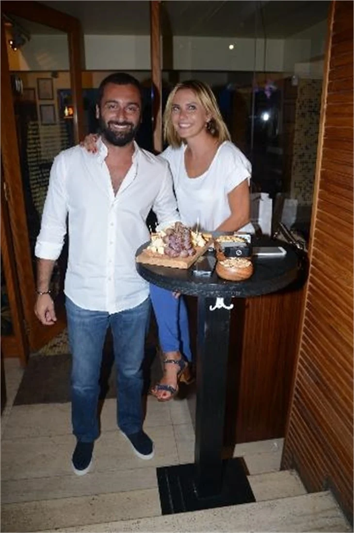 Ece Erken babasıyla yemekte görüntülendi!