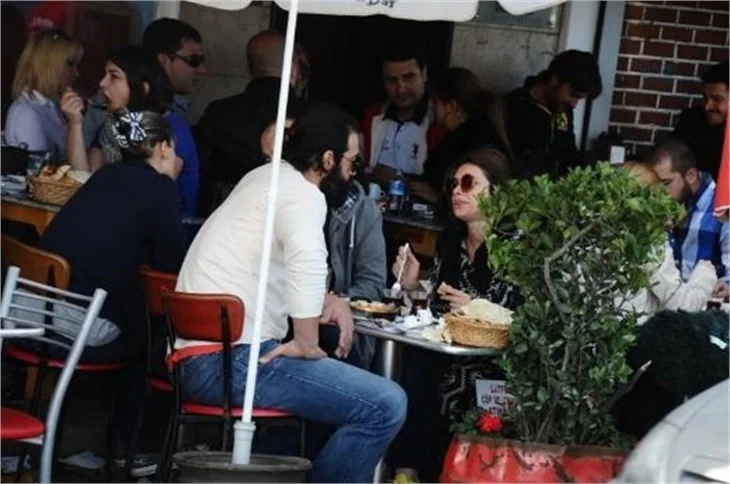 Sarp Levendoğlu 5 yıllık ilişkisini çabuk unuttu!