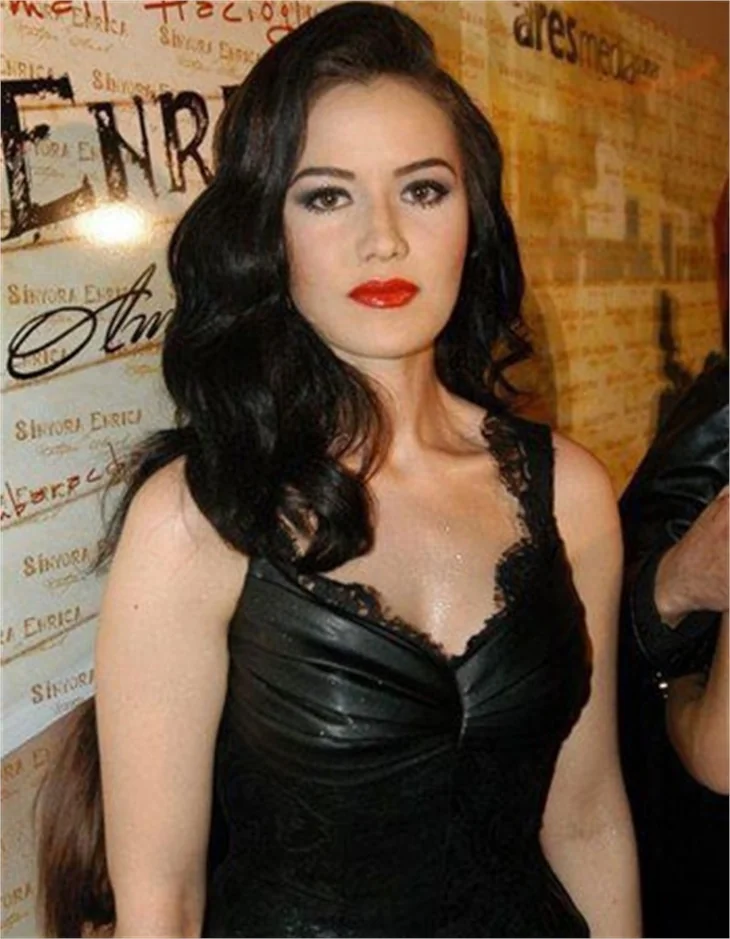 Fahriye Evcen: Benimki biraz daha uçarı bir Feride