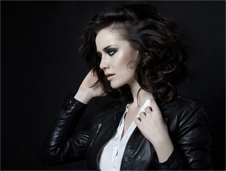 Fahriye Evcen: Benimki biraz daha uçarı bir Feride