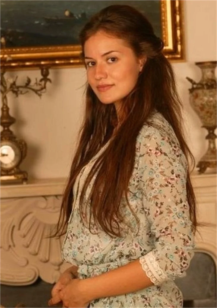 Fahriye Evcen: Benimki biraz daha uçarı bir Feride
