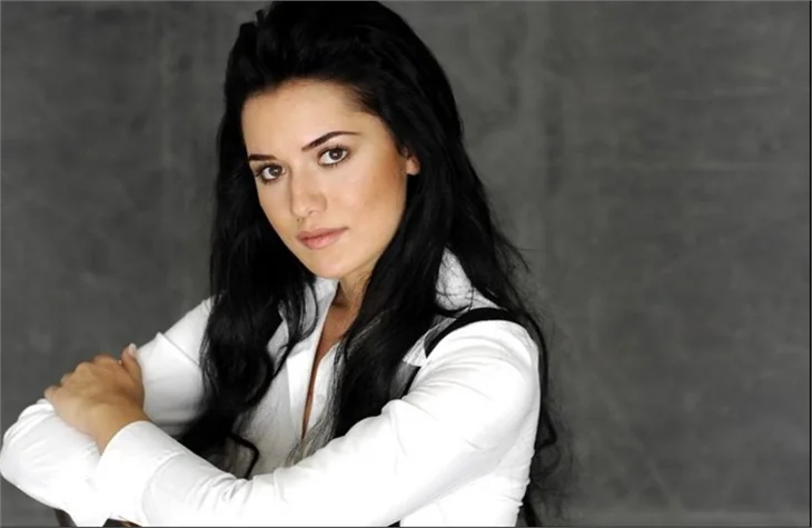 Fahriye Evcen: Benimki biraz daha uçarı bir Feride