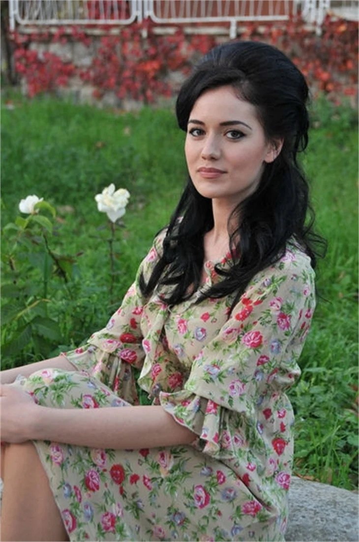 Fahriye Evcen: Benimki biraz daha uçarı bir Feride