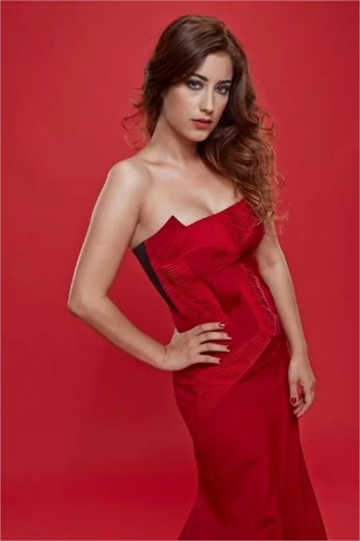 Hazal Kaya: Oyunculuğu beceremiyorum!