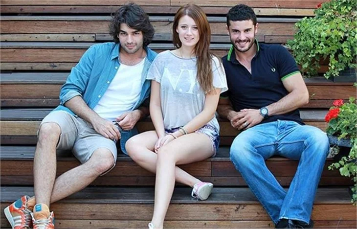''Kokoş kızların şansı yok''