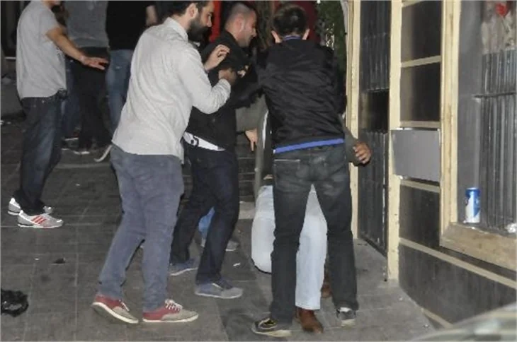 Ünlü oyuncu Görkem Arslan partide dayak yedi!