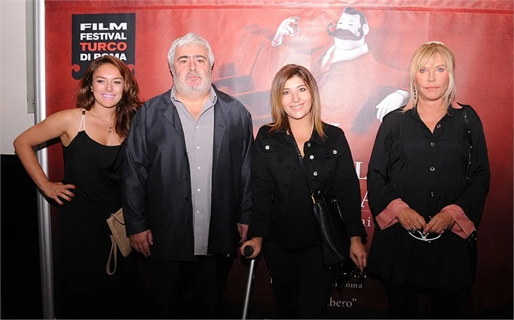 Hazal Kaya, İtalyanlar'ı büyüledi!